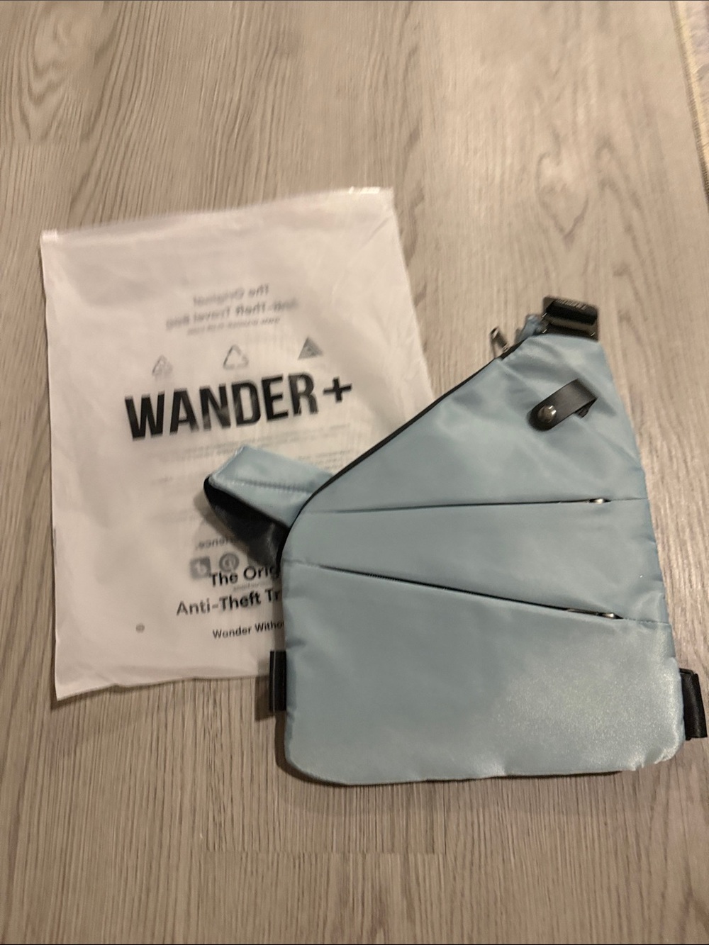 Wander Anti-Theft Travel Bag in Light Gray/Slate Blue with Black Trim